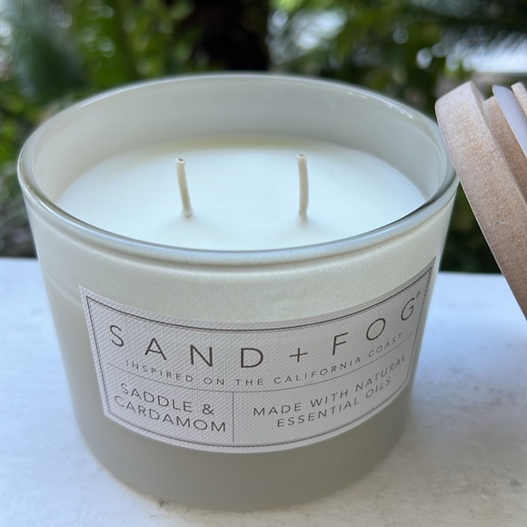 Saddle & Cardamon Scented Candle - Picture 3 of 13